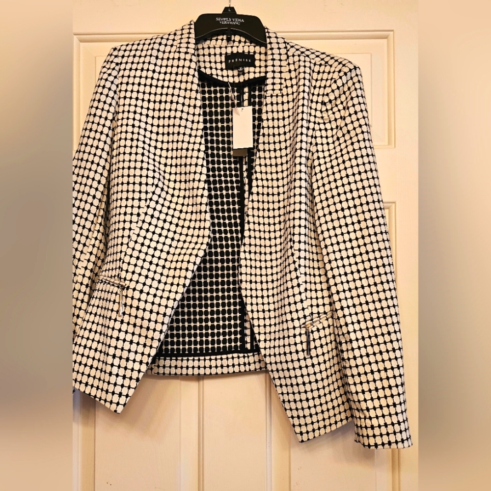 Beautiful Blazer black and white 🔥